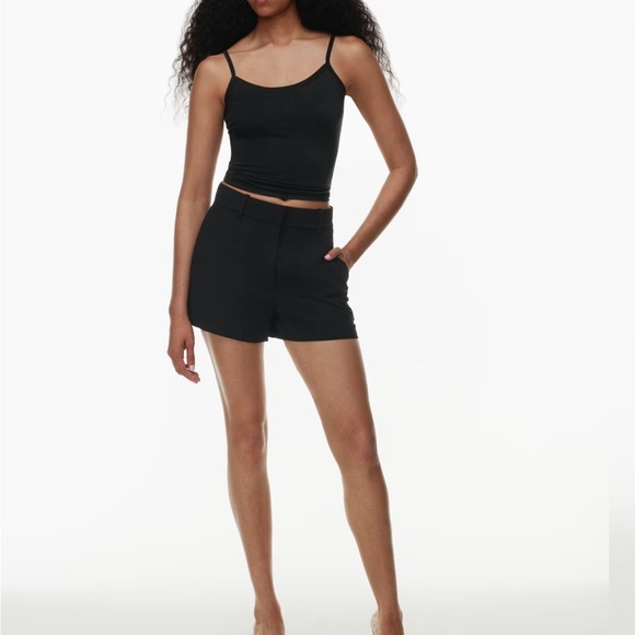 BRAND NEW! NWT! Aritzia women’s size 4 Wilfred effortless pant black shorts